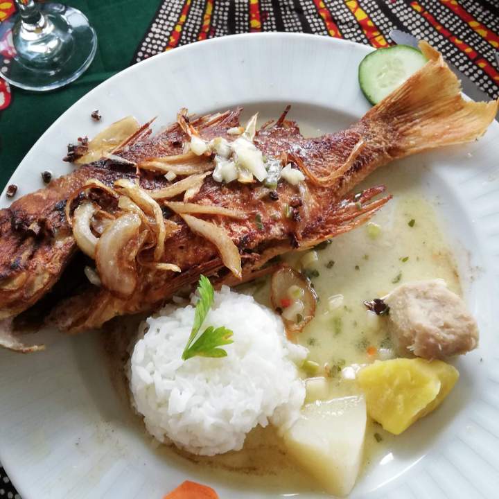 Bouillon de poisson à la créole Martinique
